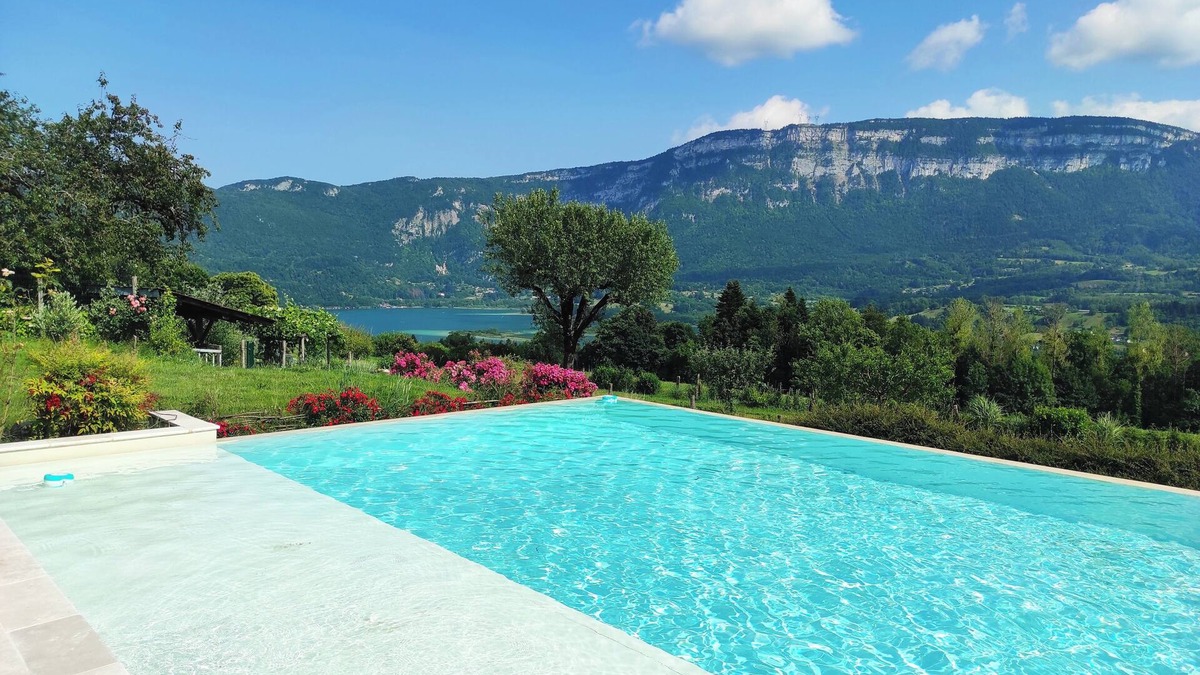 Dullin Apartment | Superbe appartement 2 chambres/Lovely 2 bedrooms with terrasse TOUSHITA