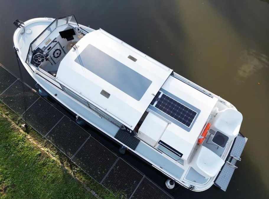 Fayt lez Manage Boat Rental | Superbe bateau découvrable avec parking gratuit