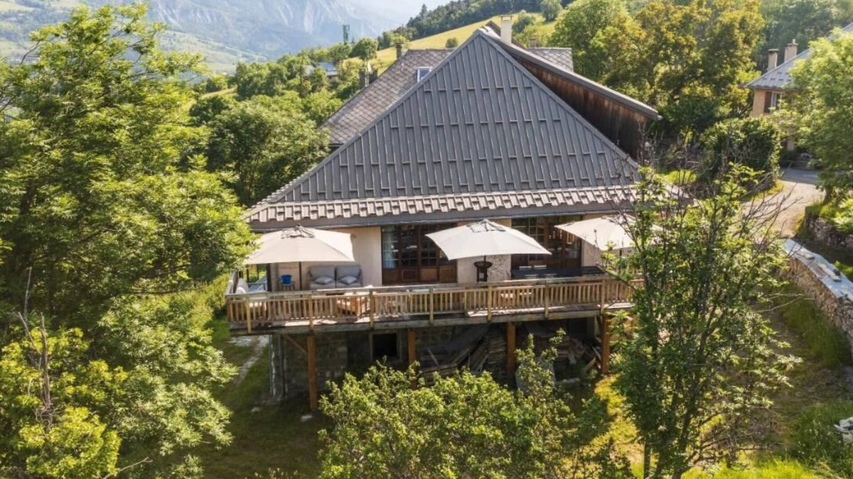 Barcelonnette Ski Chalet | Superbe Ferme Rénovée en Chalet de Luxe en Pleine Nature Dans un Petit Hameau