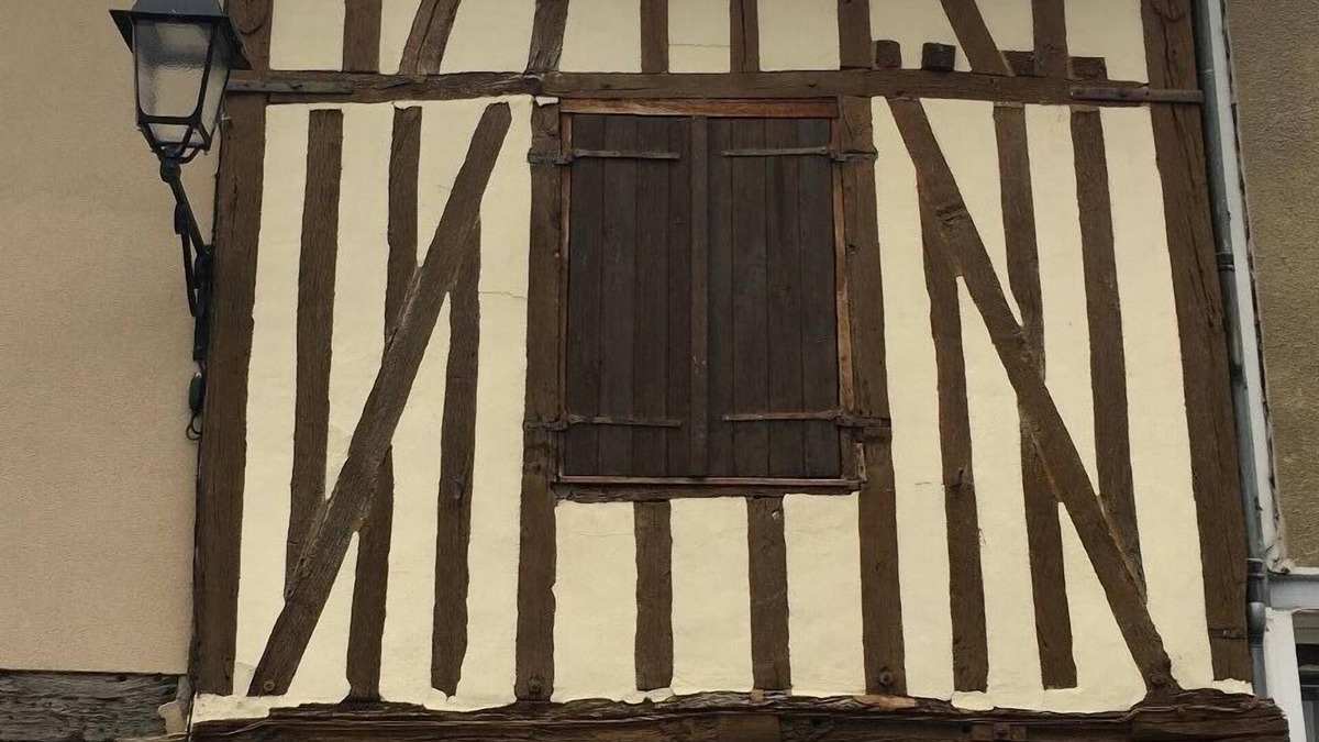 Joigny House | Superbe Maison du 16e Siècle Entièrement Rénovée