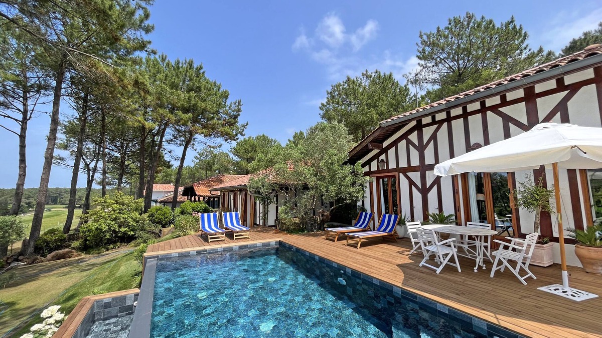 Moliets-et-Maa House | Superbe Villa Piscine à Débordement, vue Golf, Pinède, 8 min à Pied de la Plage!