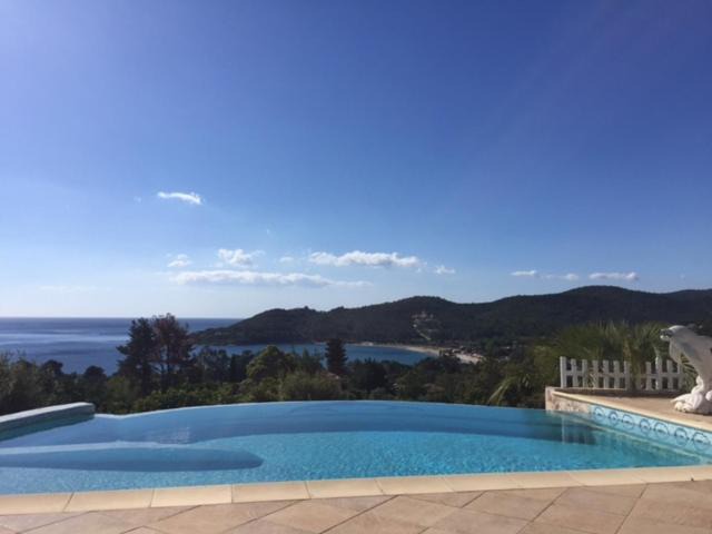 Favone Villa | Superbe villa vue mer avec piscine a debordement