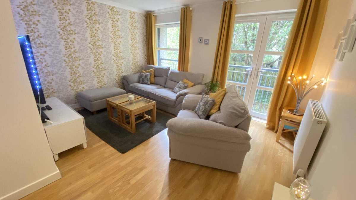 Paisley Apartment | Superbly decorated newly built 2 bedroom Apartment in the heart of Paisley