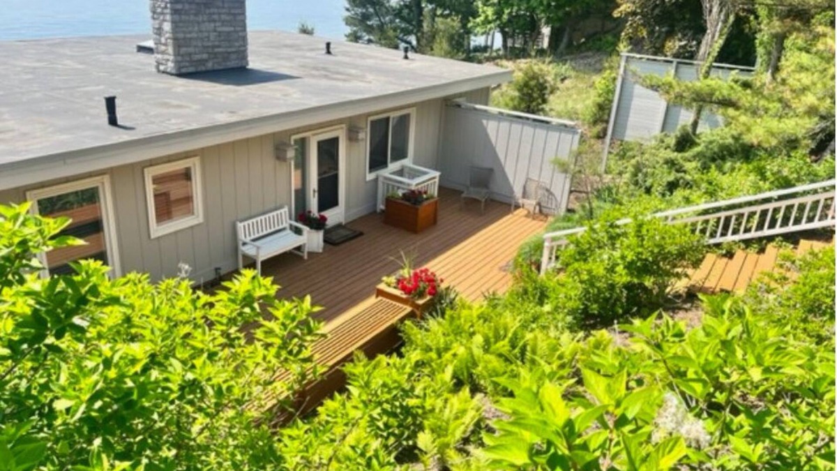 Spring Lake House | Superbly located beachfront house in Grand Haven! Just minutes from Downtown