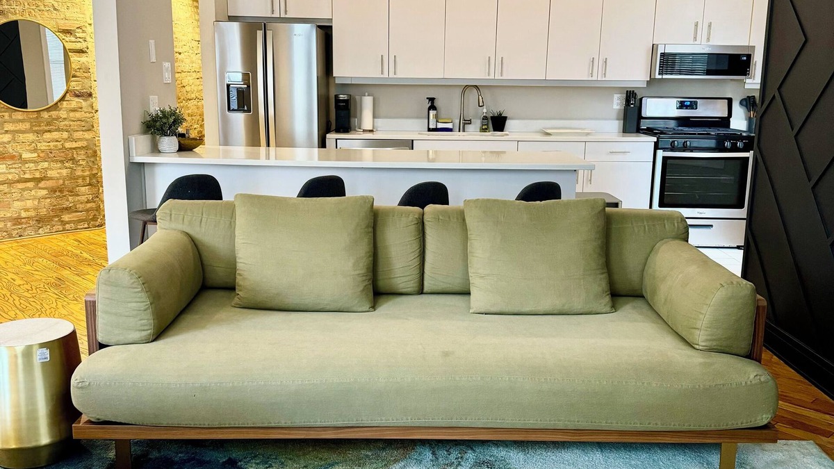 Uptown Condo | SuperHost Large Roommate style 2 Bedroom, 2 Bath, Patio, Sunroom, L Kitchen