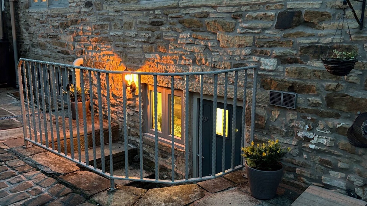 Stockport Apartment | Superior Apartment In the heart of Marple Bridge