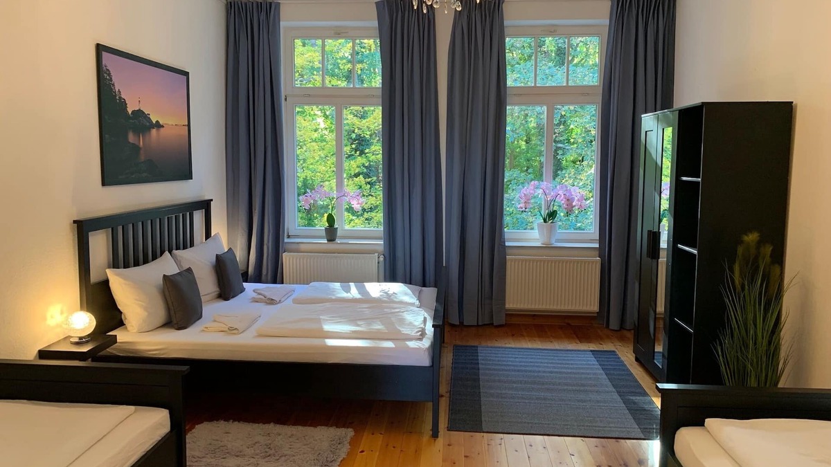 Gehlsdorf Apartment | "Superior Apartment: Luxurious Getaway with Shared Sauna and Garden in Rostock"