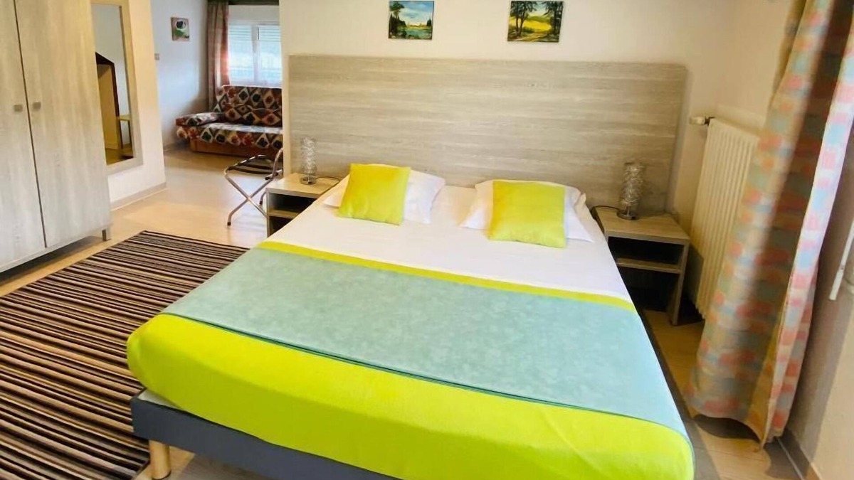 Girmont-Val-d'Ajol Apartment | superior double room