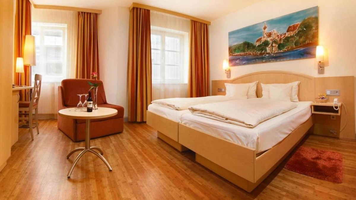 Ehingen Apartment | Superior double room with shower and WC