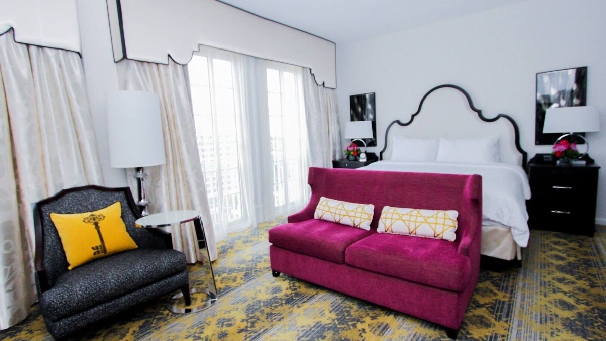 Kalorama Heights Hotel | Superior Junior Suite King, Onsite Bar, Easy Metro Access