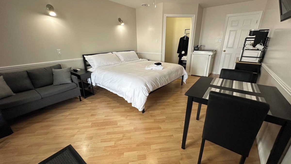 Timiskaming District Apartment | Superior King Suite - Private Entrance - Lakeview