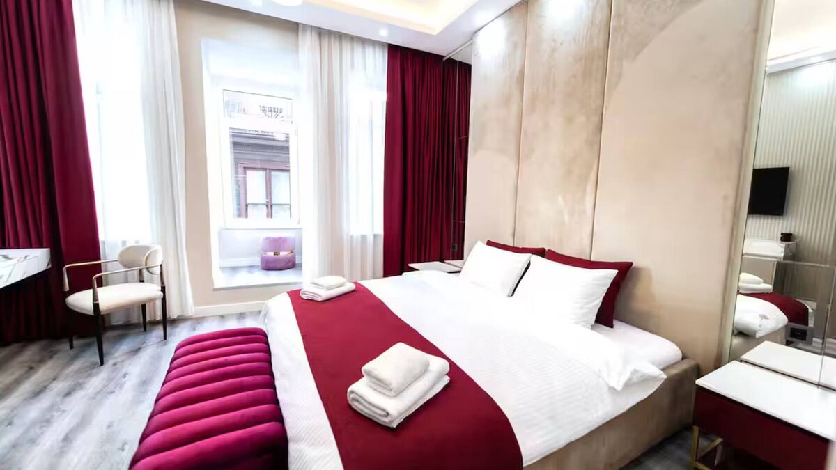 Besiktas Apartment | Superior King Room – Calm & Stylish Stay