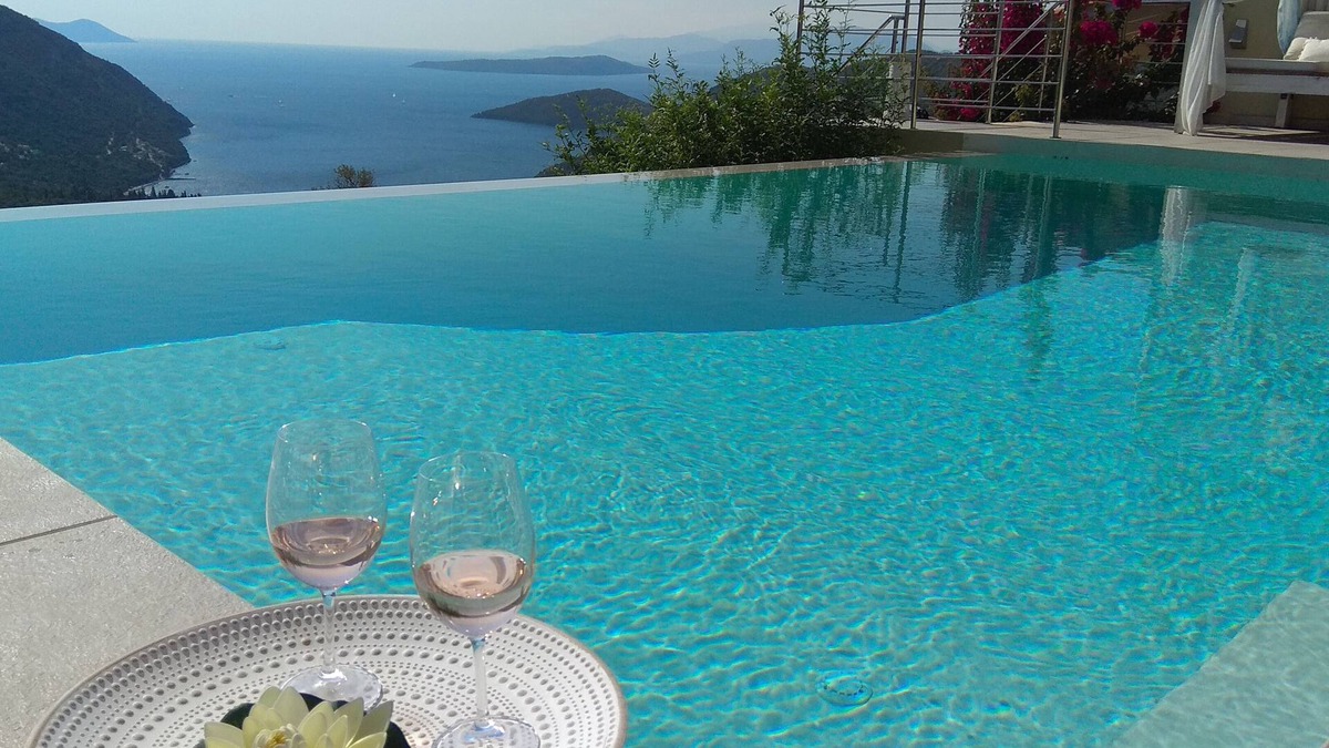 Fternon Villa | SUPERIOR LUXURY VILLA NEAR NIDRI OVERLOOKING MIKROS GIALOS BEACH