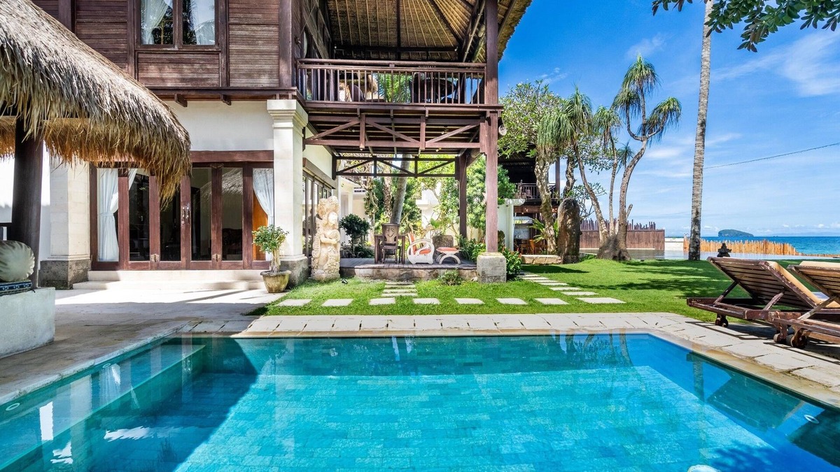 Candi Dasa Apartment | Superior Oceanview Group Stay – 2 Levels, Separate Entrances | The Village of Angels Resort