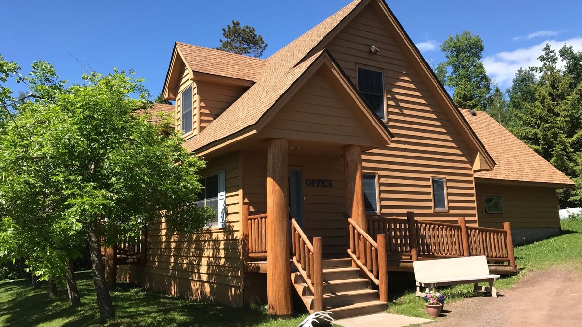 Schroeder Hotel | Superior Ridge Resort Motel