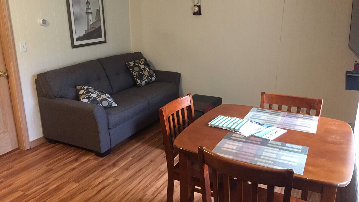 Marquette Apartment | Superior sail suite