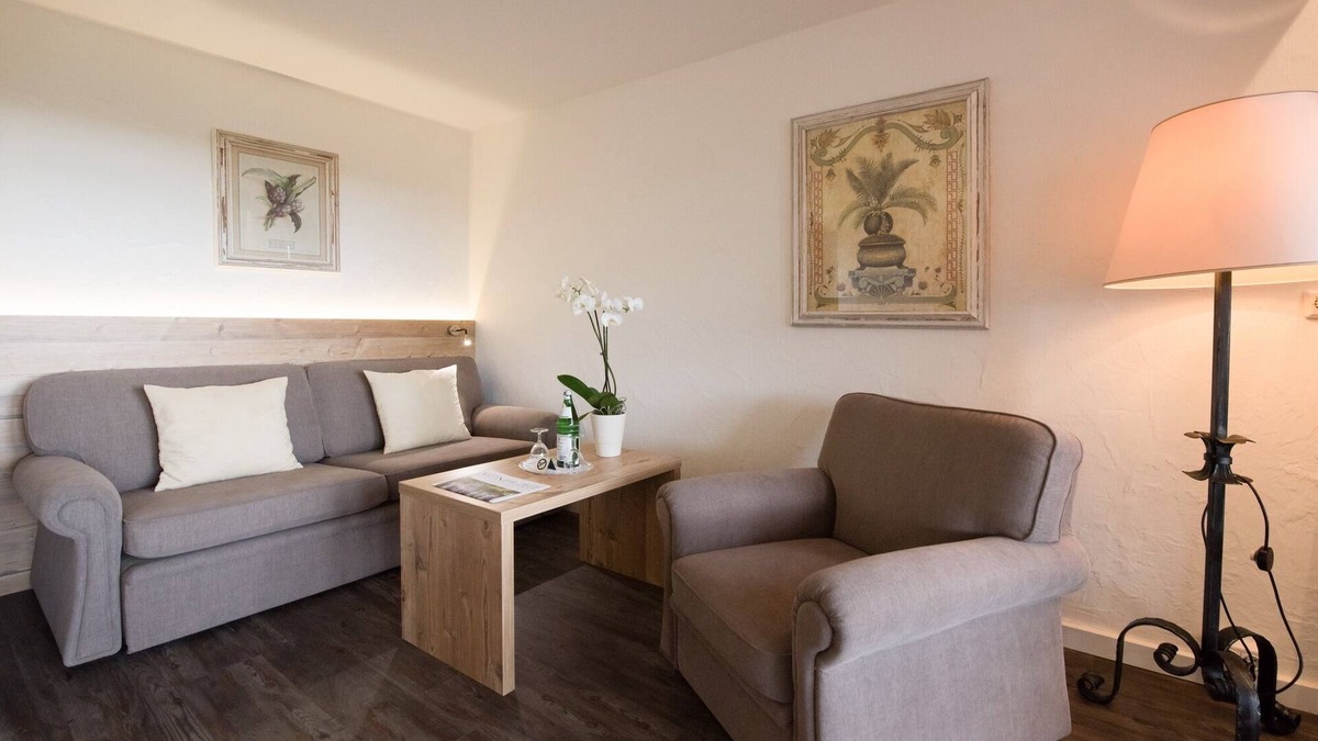 Schluchsee Apartment | Superior Suite mit Doppelbett, separatem Wohnzimmer und großem Südbalkon