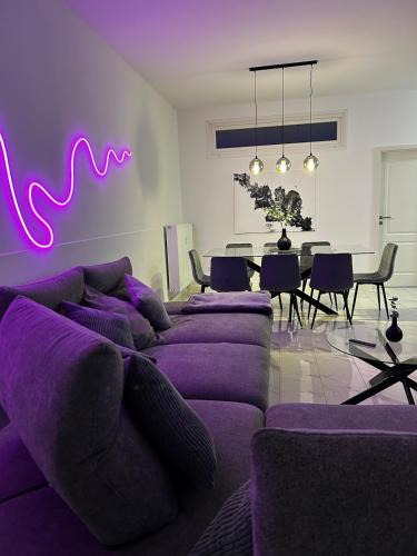 Elmshorn Apartment | Superior XL - 110qm - 9 Personen Central Rooftop - 20 min to Hamburg