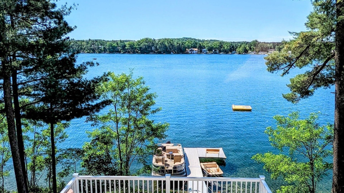 Wautoma House | Supper club on water, WIFI NETFLIX