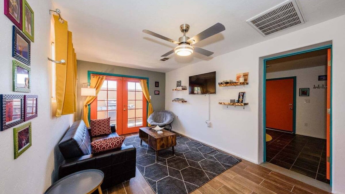 Jefferson Park House | Support local! 1 bedroom detached bungalow!