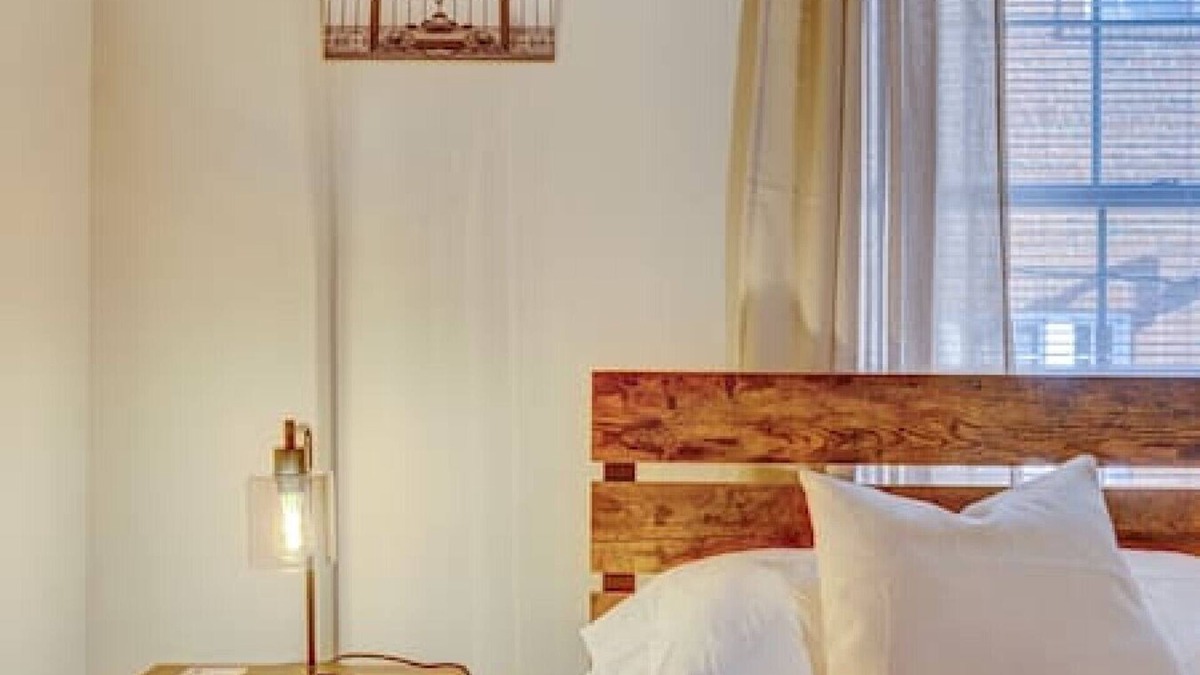 East Stroudsburg Apartment | Supreme Luxury Industrial Style King Suite