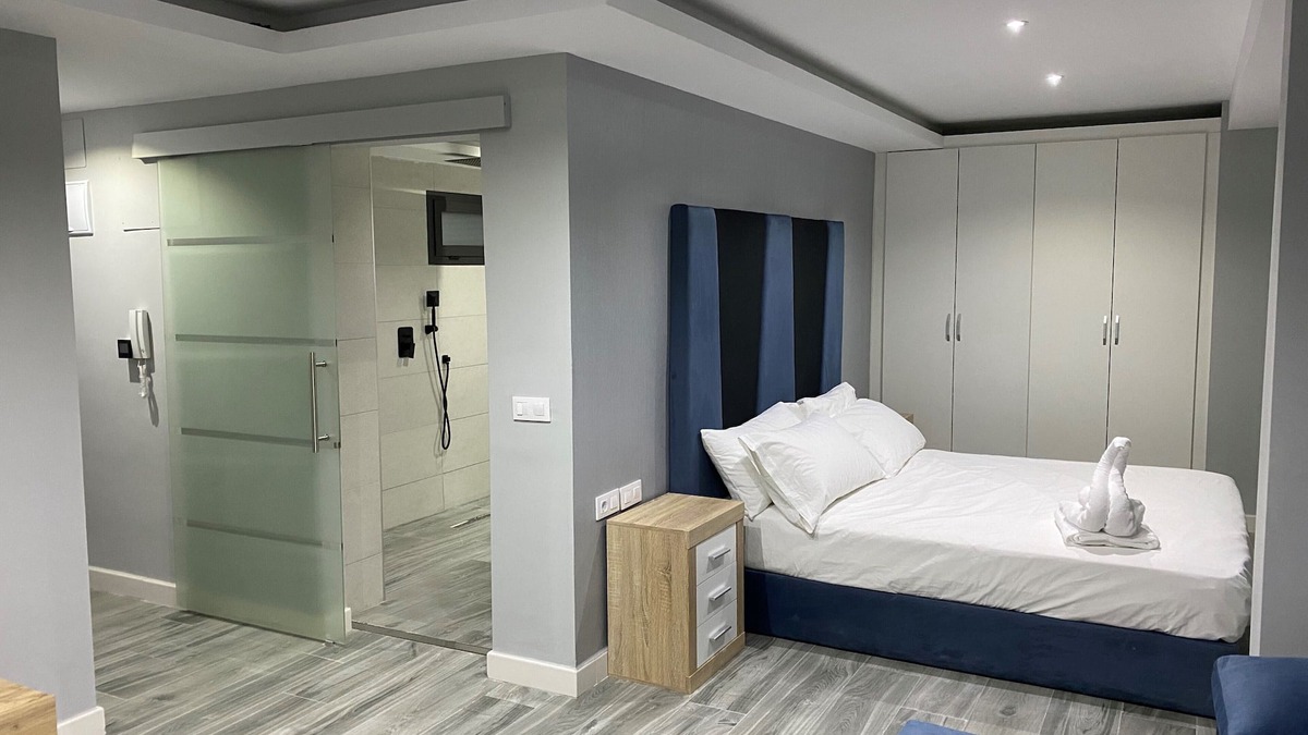 Linares Apartment | Supreme Silver