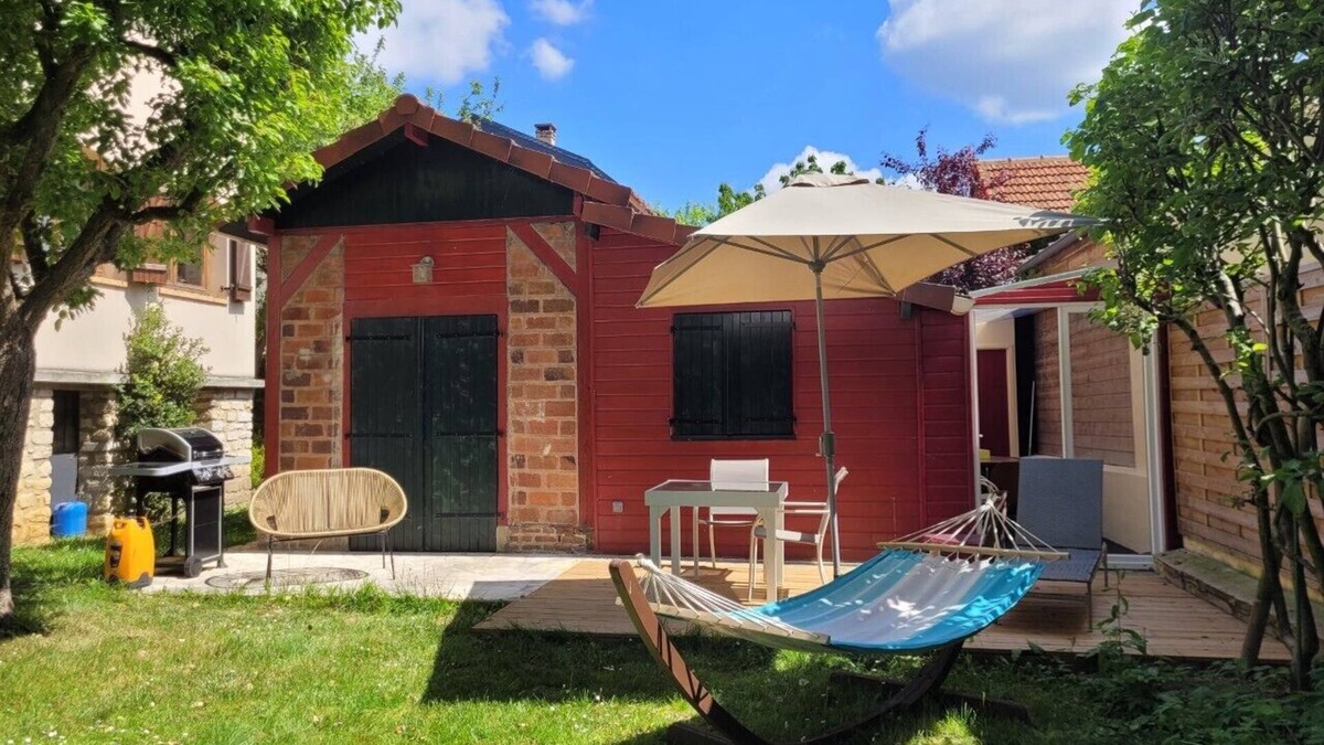 Bords de Marne Ski Chalet | Sur une Ile en bord de marne guest house