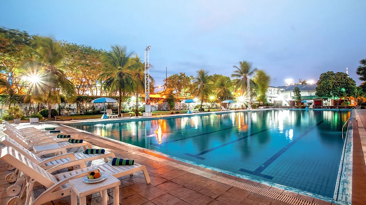 Surabaya Hotel | Surabaya Suites Hotel Powered by Archipelago