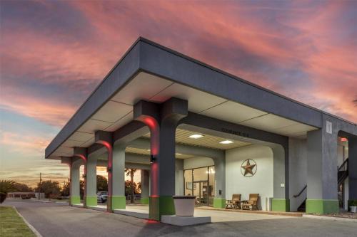 Victoria Hotel | SureStay by Best Western Victoria