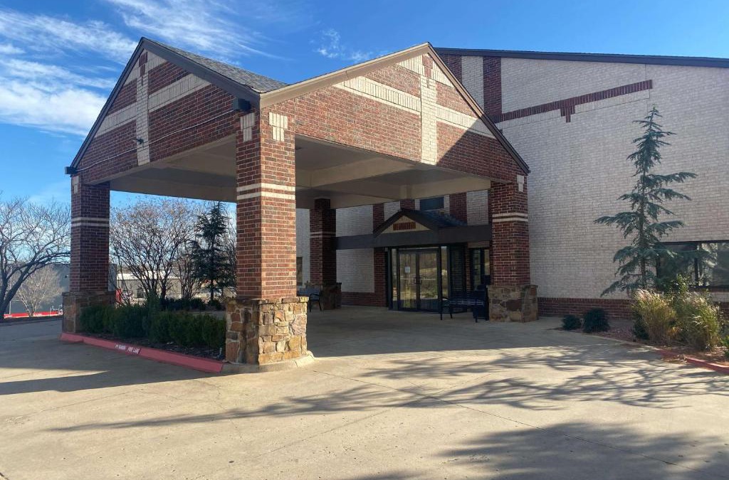 Edmond Hotel | SureStay Plus by Best Western Edmond
