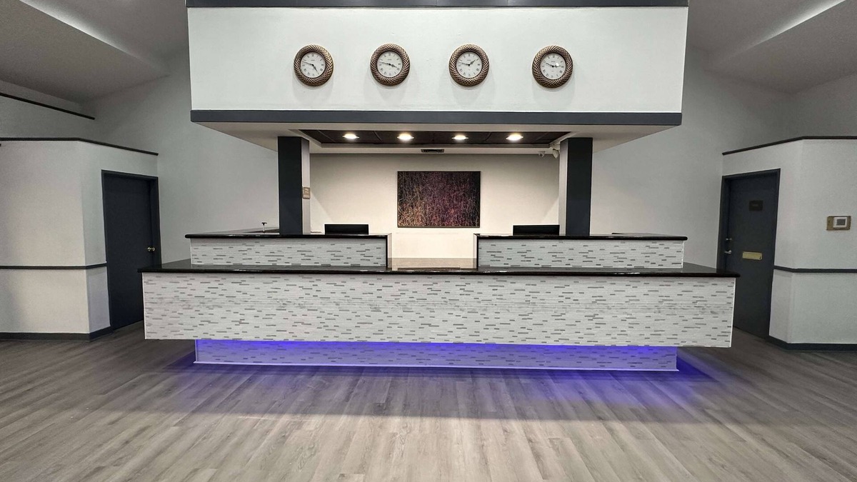 Mobile Hotel | SureStay Plus by Best Western Mobile I-65