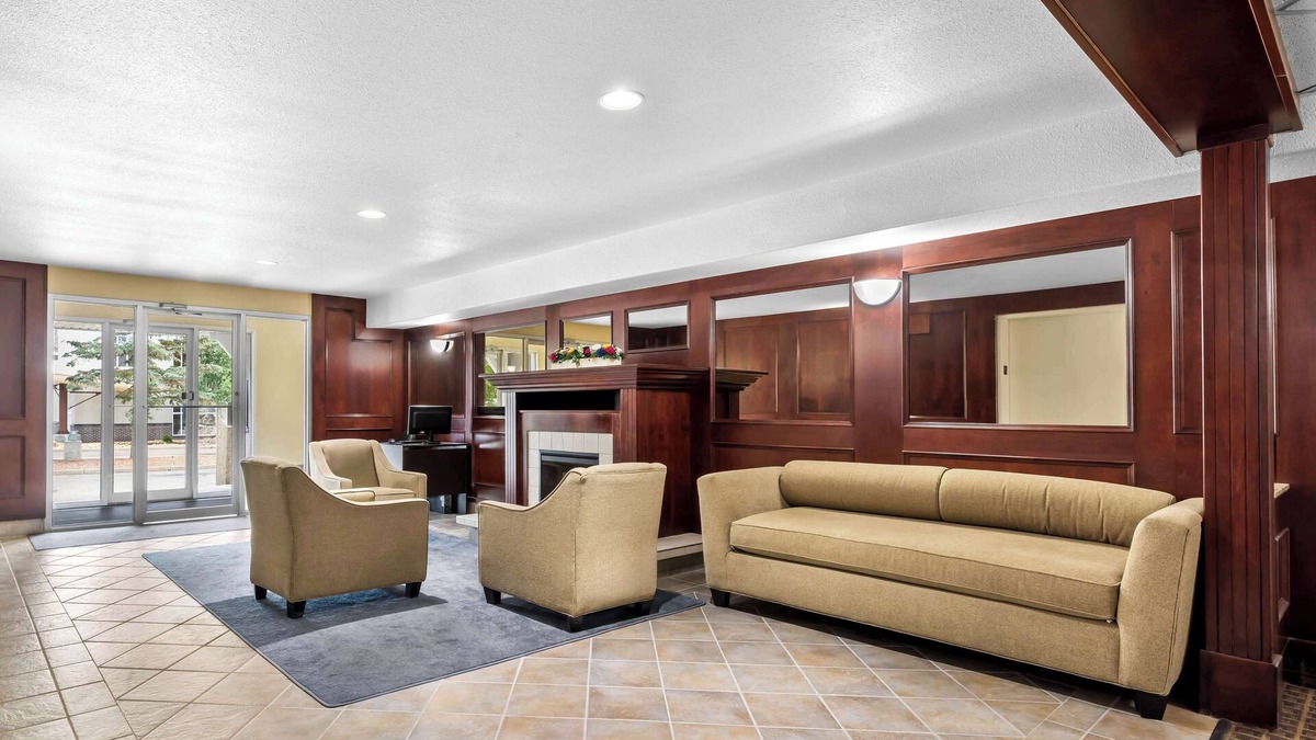 Drumheller Hotel | SureStay Plus Hotel by Best Western Drumheller