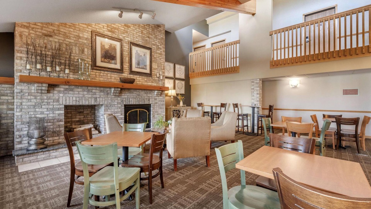 Litchfield Hotel | SureStay Plus Hotel by Best Western Litchfield