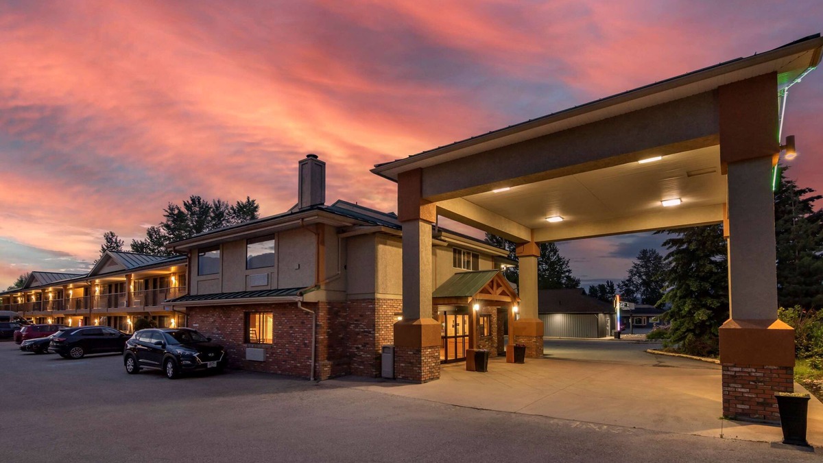 Salmon Arm Hotel | SureStay Plus Hotel By Best Western Salmon Arm