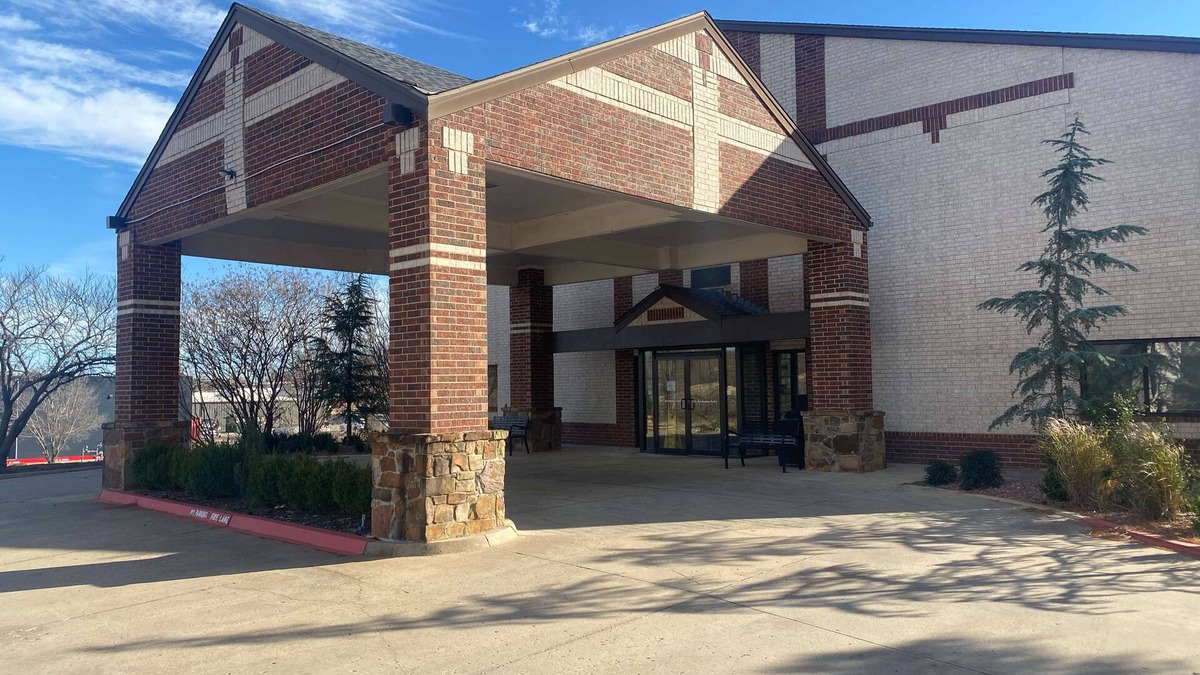 Edmond Hotel | SureStay Plus Hotel by Best Western Edmond