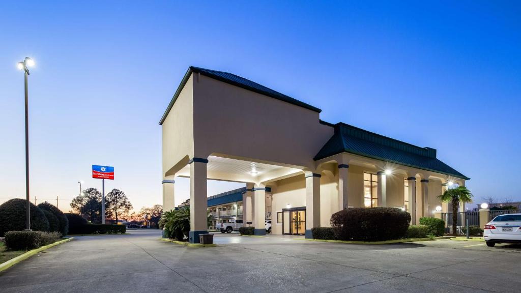 Hammond Hotel | SureStay Plus Hotel by Best Western Hammond