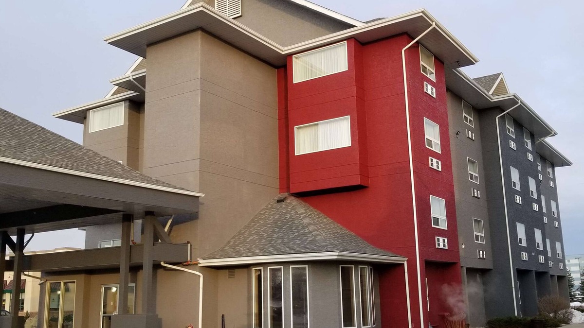 South Lethbridge Hotel | SureStay Plus Hotel by Best Western Lethbridge