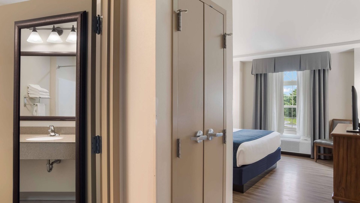 Elizabethtown Hotel | SureStay Plus Hotel by Best Western Elizabethtown Hershey