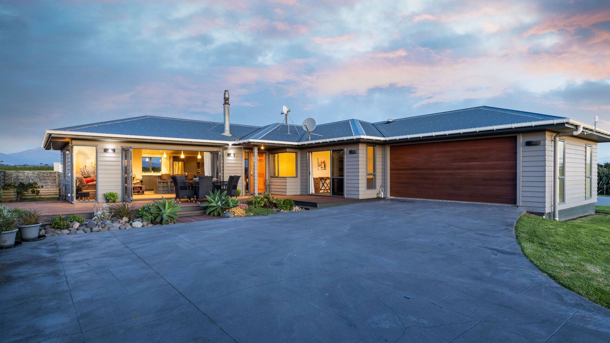 Warea House | SURF BREAK ON STENT: 4 BR, 2 BA House in Warea, Sleeps 7