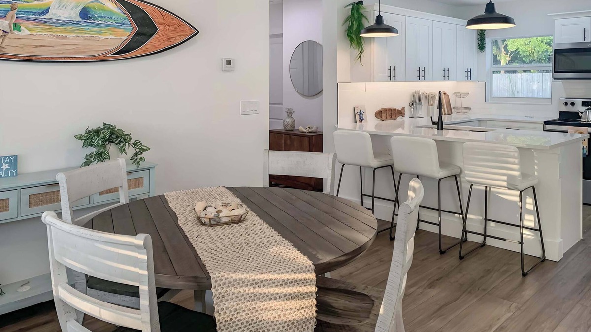 Tropic House | Surf Chic 3br, Firepit, Boating, Fishing, Beaches