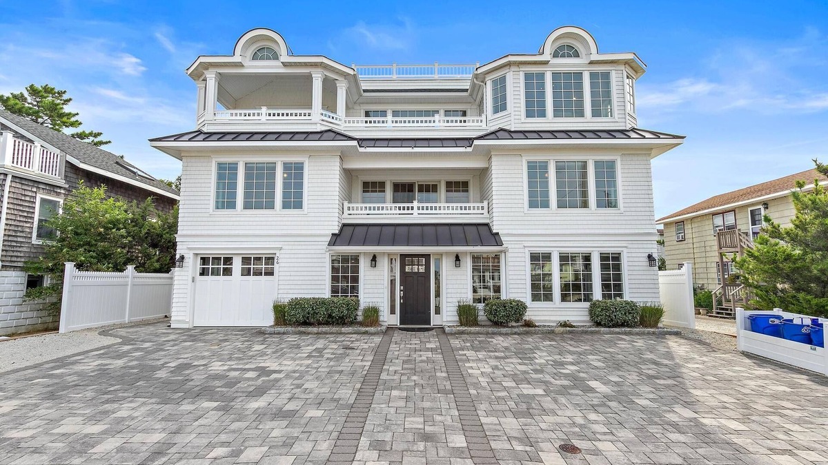 Surf City House | SURF CITY BEACH BLOCK DREAM VACATION OR PERFECT FOR SMALL WEDDINGS!