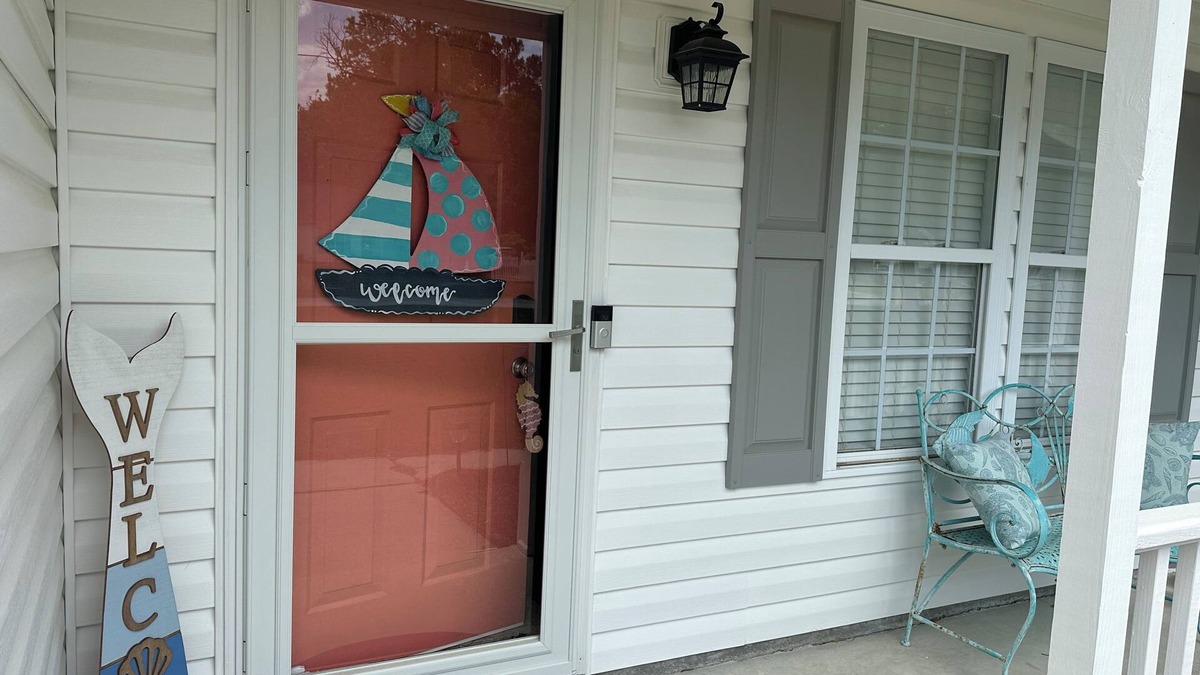 Hampstead Cottage | Surf City Beaches are beautiful! 3 BR Cottage 3 miles to Surf City Ocean & Sand