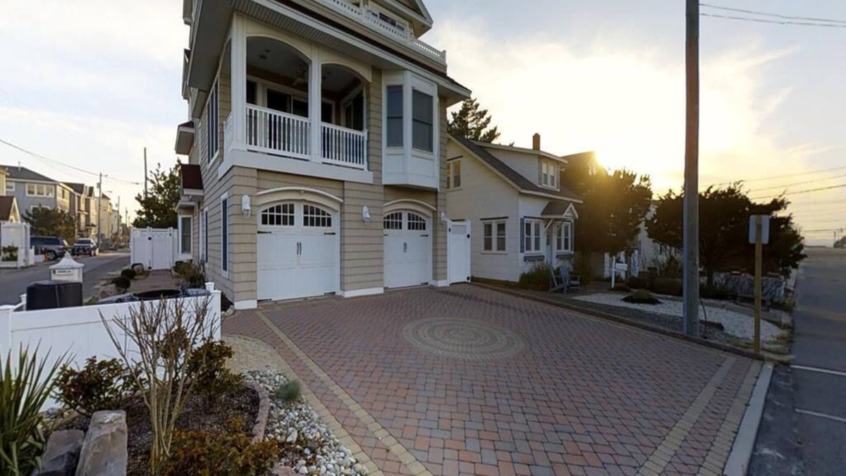 Surf City House | Surf City Home with a Pool! One off the ocean. Five Bedrooms/Four Baths,.