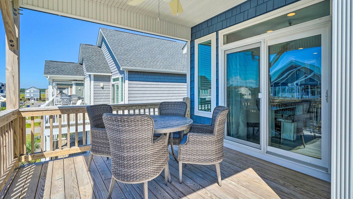 Surf City Cottage | Surf City House ~ 400 Ft Walk to Beach w/Decks!