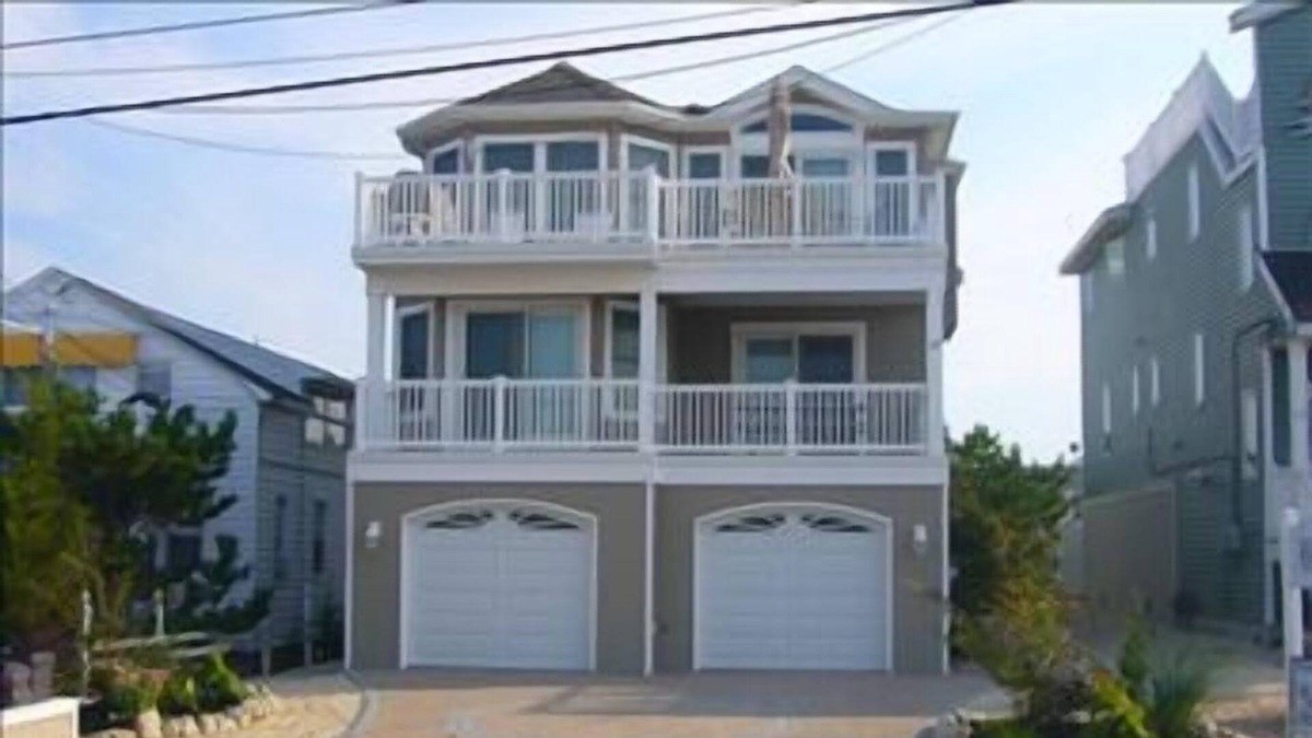 Surf City House | Surf City Ocean Block Contemporary