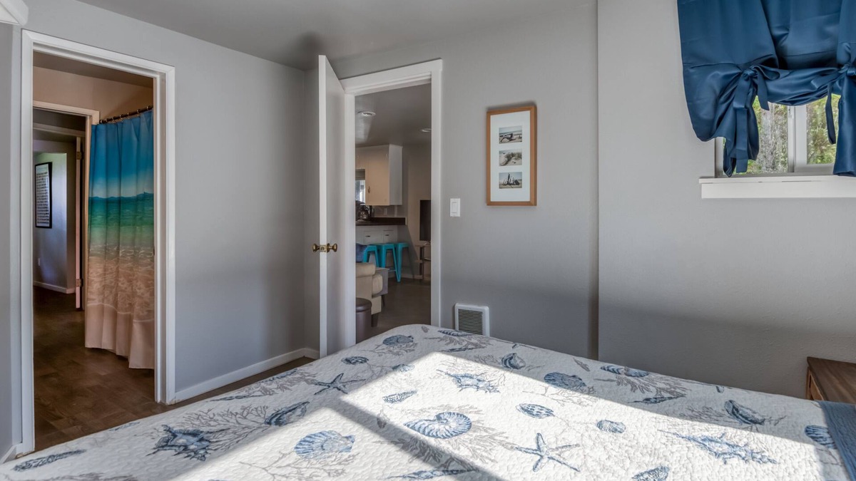 Otter Rock Cabin | Surf Haven Unit A w/fire pit walking distance to surfing beaches