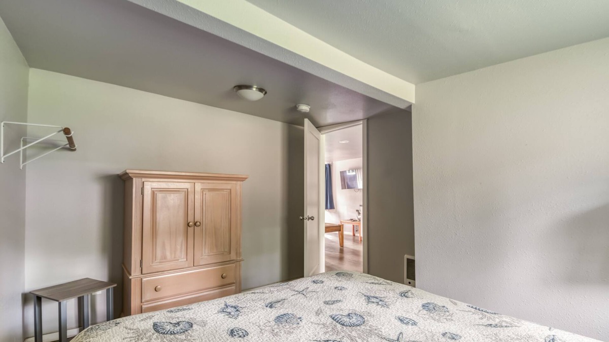 Otter Rock Cabin | Surf Haven Unit B w/fire pit walking distance to surfing beaches
