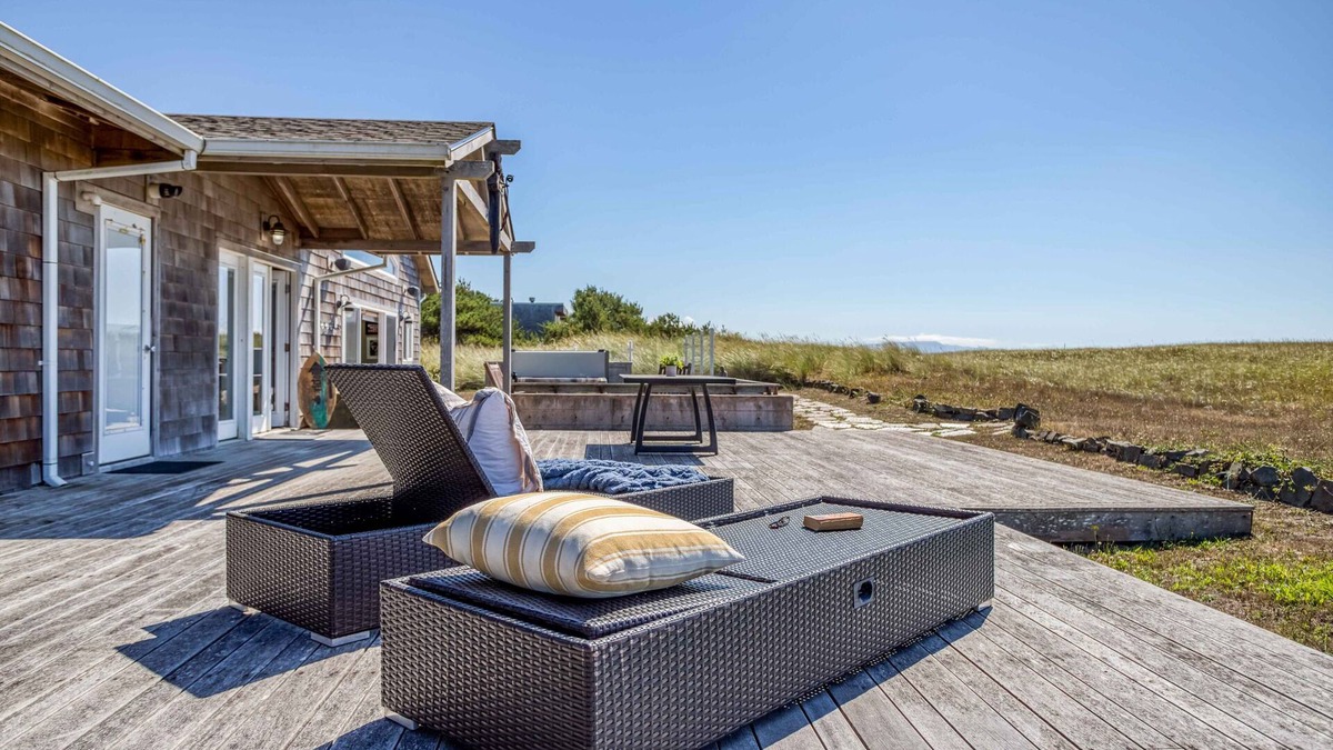 Warrenton House | Surf Pines Retreat- Oceanfront, Beach Access, Game Room, AC