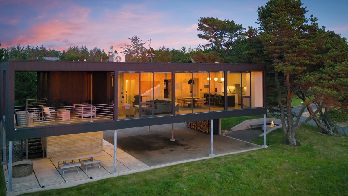 Surf Pines House | Surf Pines Sanctuary Hot Tub Forest Wi-Fi
