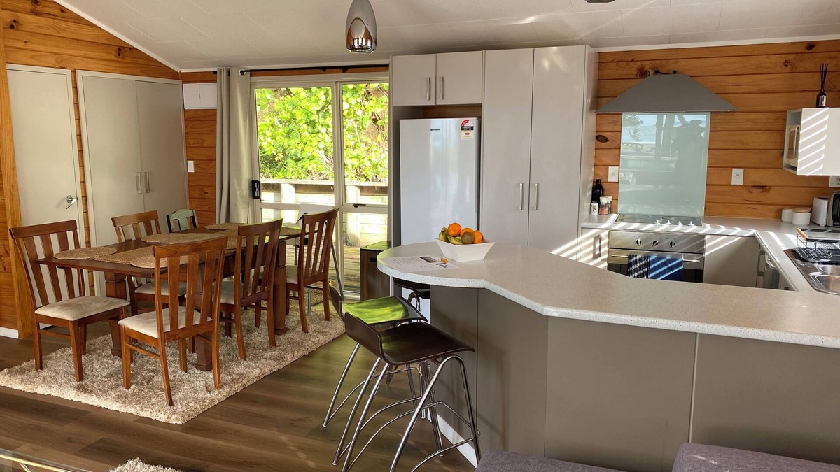 Waipu Cove House | Surf sun sand set right on the ocean